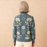 GEORGIA | ZEITLOSER BLUMENSTRICK-PULLOVER MIT STEHKRAGEN